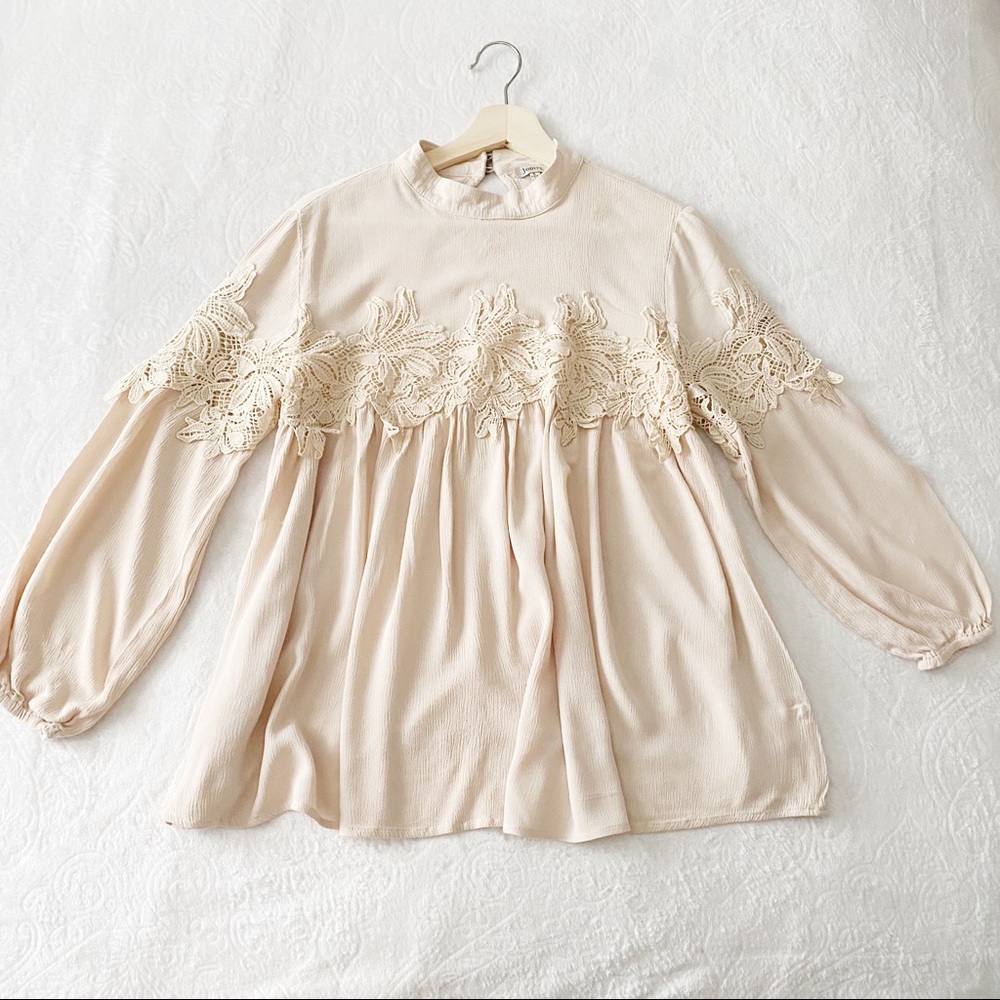 Gorgeous Lace Appliqué Billowy Top - Picture 7 of 12